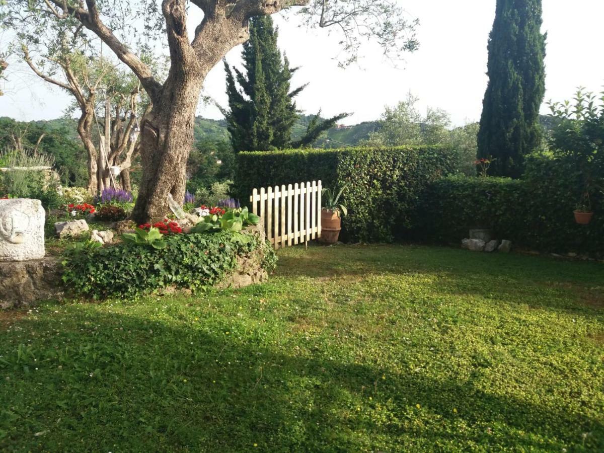 Da Adria Al Corvenale - Casa Vacanze Carrara - Villa Eksteriør billede